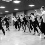 Школа танцев - Танцующие люди